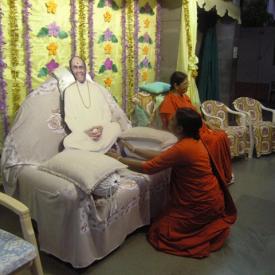 MAR 2010-Param Pujya Deviben and Param Pujya Ramiben Milan Sabha - India-24March
