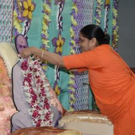 SEP 2013-Param Pujya Ben Divine Day_020913